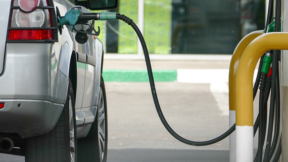 Experts Predict Moderate Gasoline Price Increase in Russia Through End of Year
